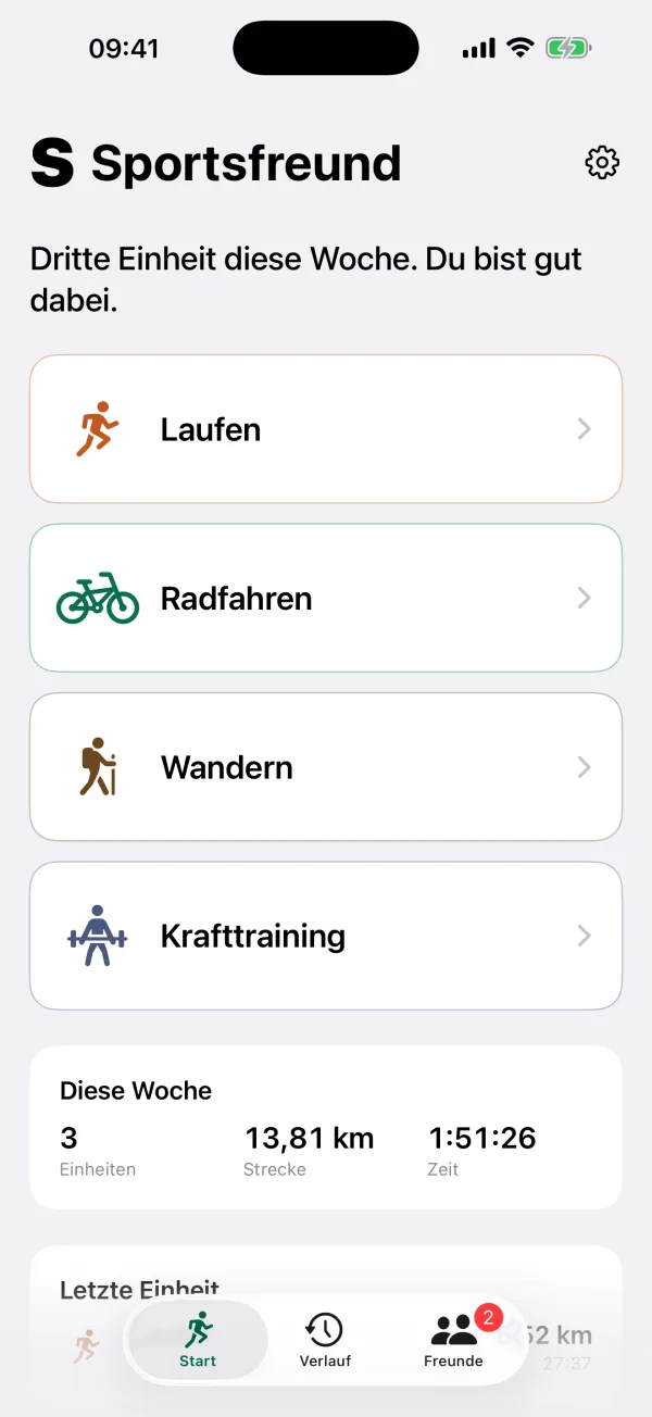 Startbildschirm der App: Auswahl zwischen Laufen, Radfahren, Wandern und Krafttraining, darunter die Wochenübersicht mit drei Einheiten, 13,81 Kilometern und 1:51:26 Stunden.